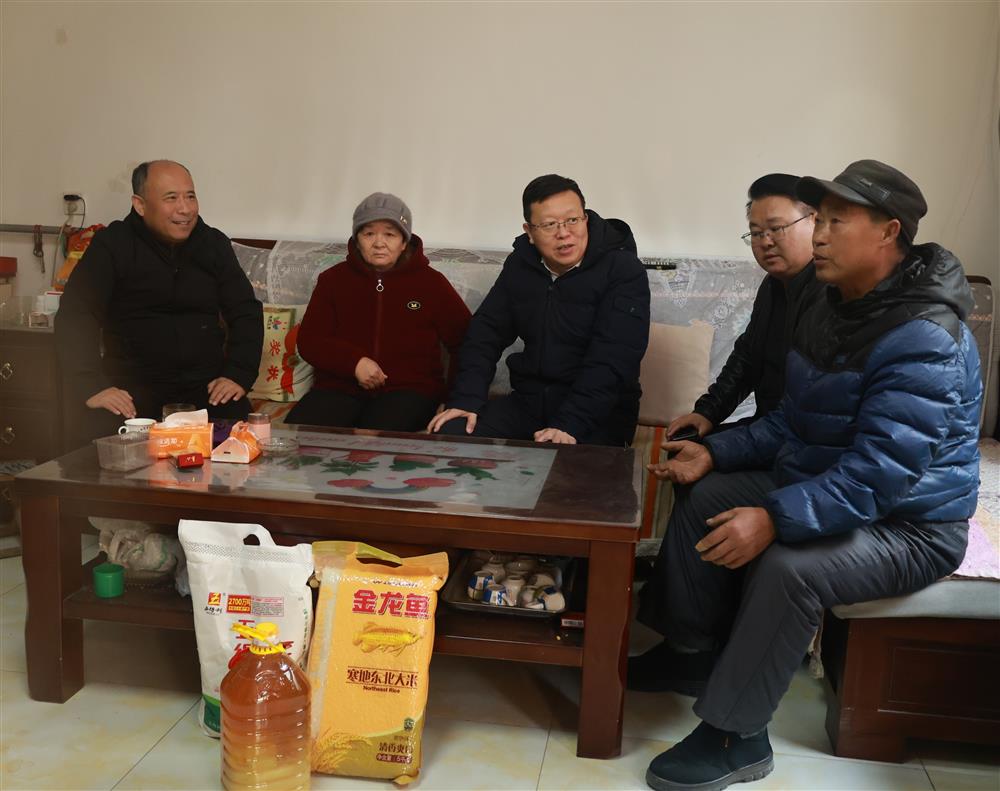 新春送溫暖 幫扶顯擔(dān)當(dāng)！ 濟(jì)南產(chǎn)發(fā)集團(tuán)走訪慰問“第一書記”幫扶村